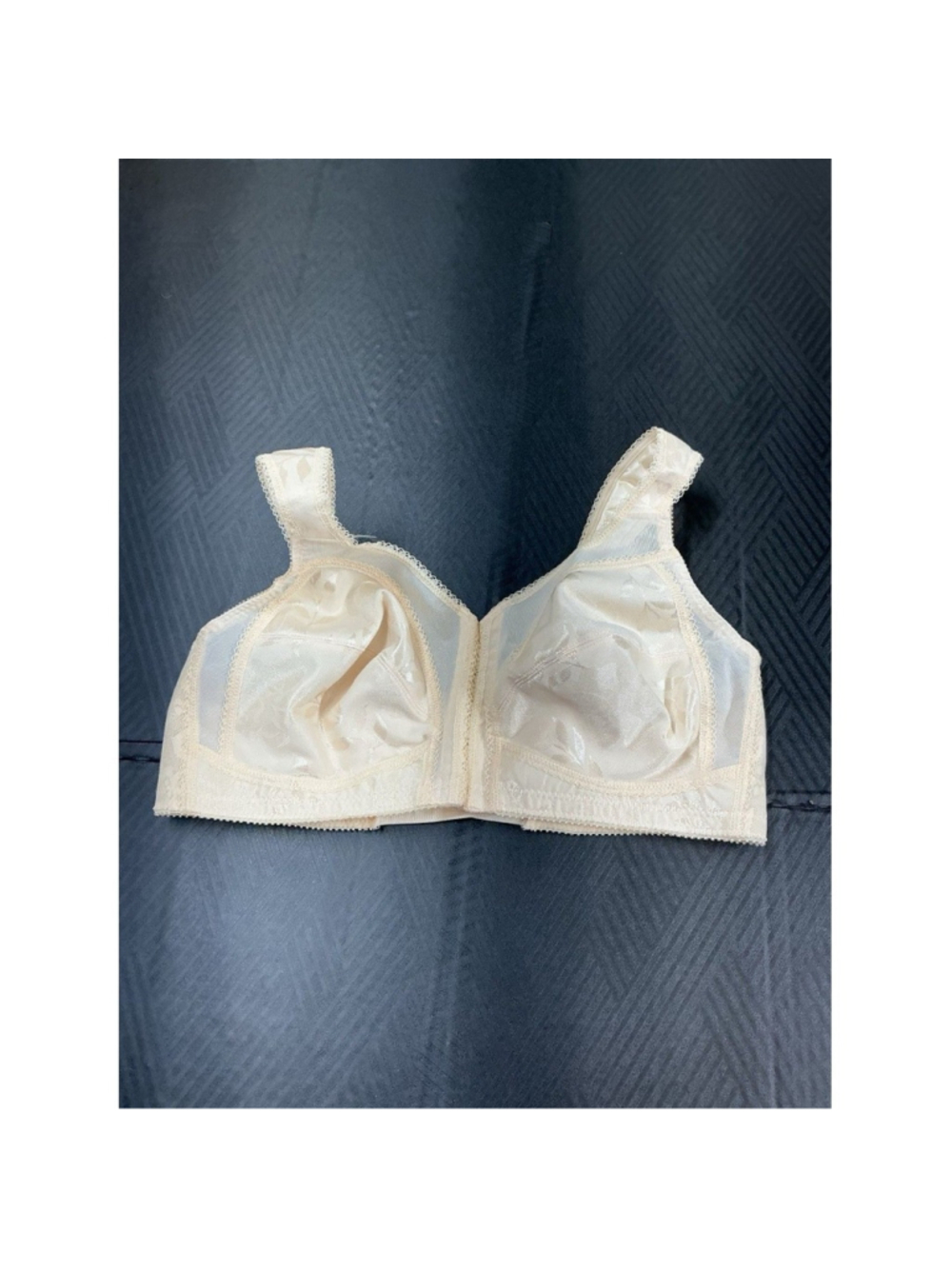 Playtex 18 Hours 40B NWOT Wireless